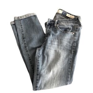 Jessica Simpson • Low Rise Crop Skinny Jean